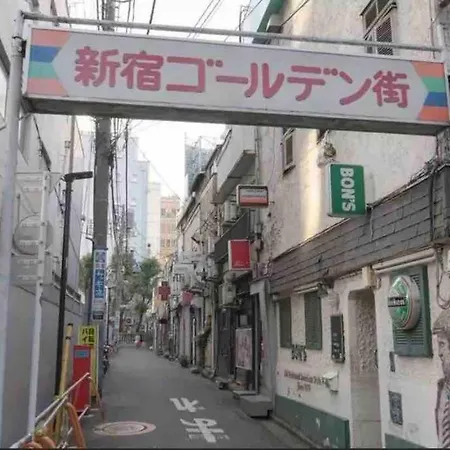 新宿中心地歌舞伎町紧邻伊势丹电器城免费wi-Fi。 Tokyo Exterior photo