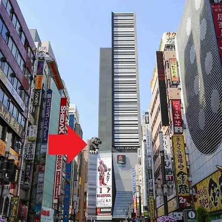 新宿中心地歌舞伎町紧邻伊势丹电器城免费wi-Fi。 Tokyo Exterior photo