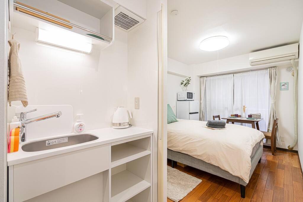 新宿中心地歌舞伎町紧邻伊势丹电器城免费wi-fi。 Apartment Tokyo